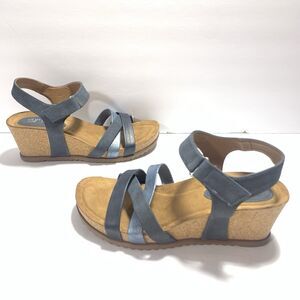 Euro Soft By Sofft Blue Strappy Wedged Sandals Size 7.5 Womens